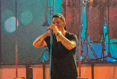 El cantante español Alejandro Sáenz , iluminó con su música el imponente escenario de Prudential Center de Newark , New Jersey .