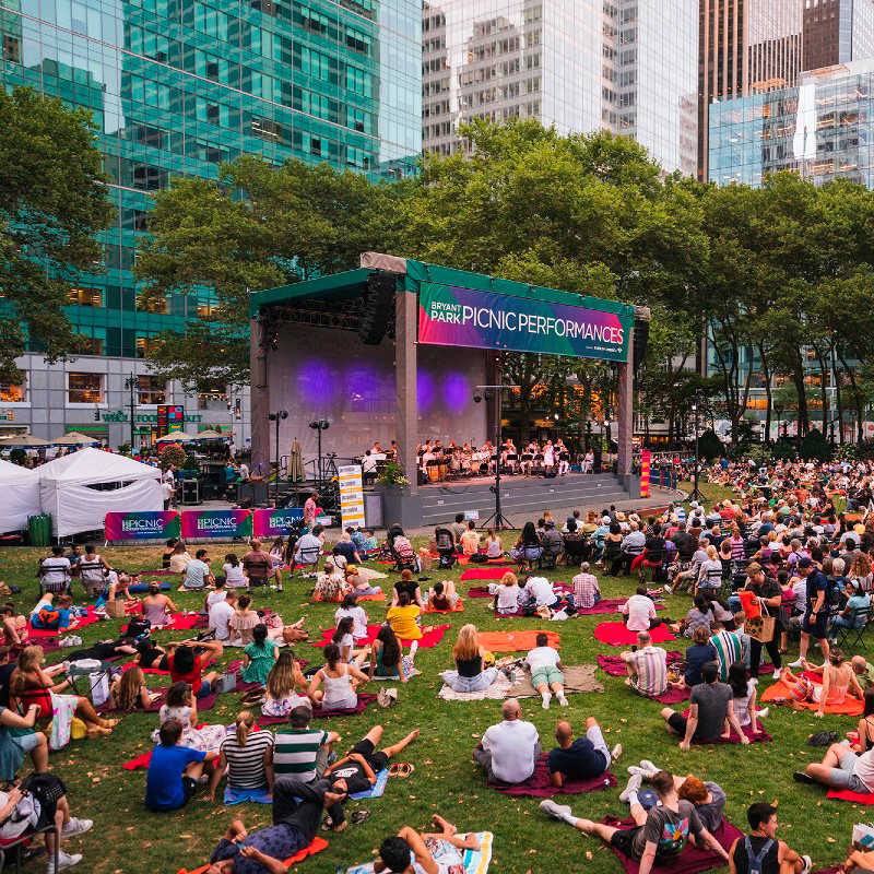 El Bryant Park con programación completa de Picnic Performances para 2026, un calendario que iniciará el 28de mayo y que llega cargado de propuestas gratuitas en pleno Midtown.